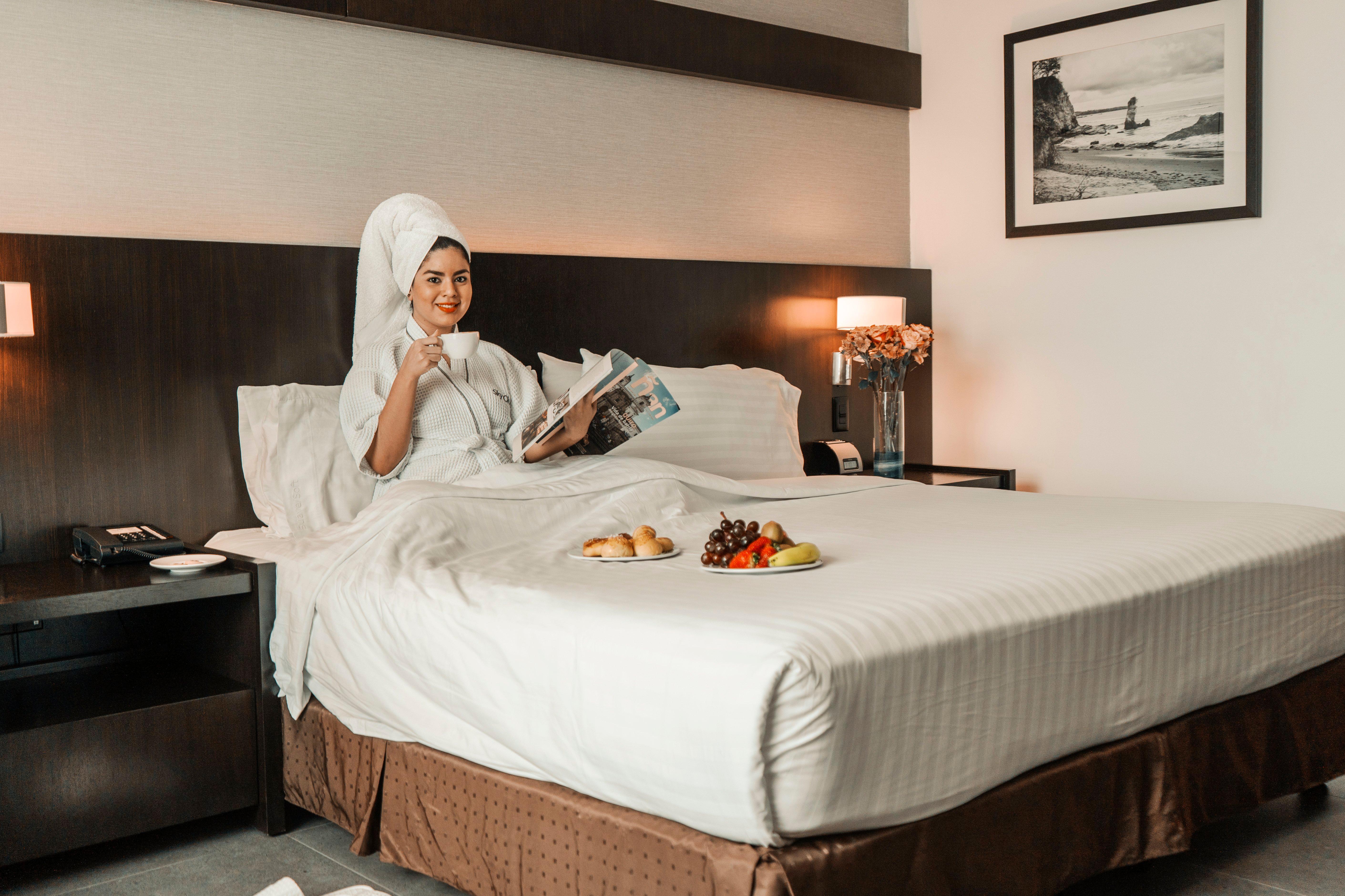 Holiday Inn Guayaquil Airport By Ihg Екстериор снимка A guest in a hotel room
