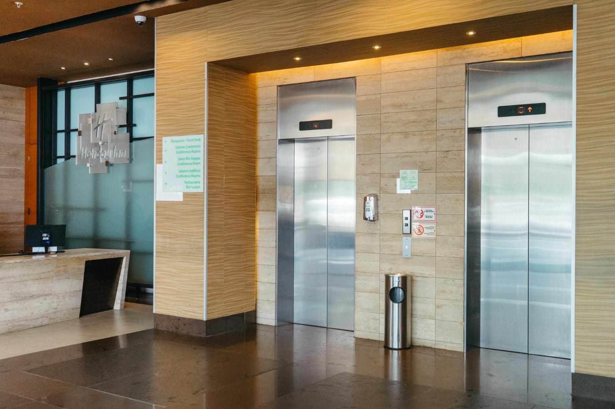 Holiday Inn Guayaquil Airport By Ihg Екстериор снимка Elevators in a hotel