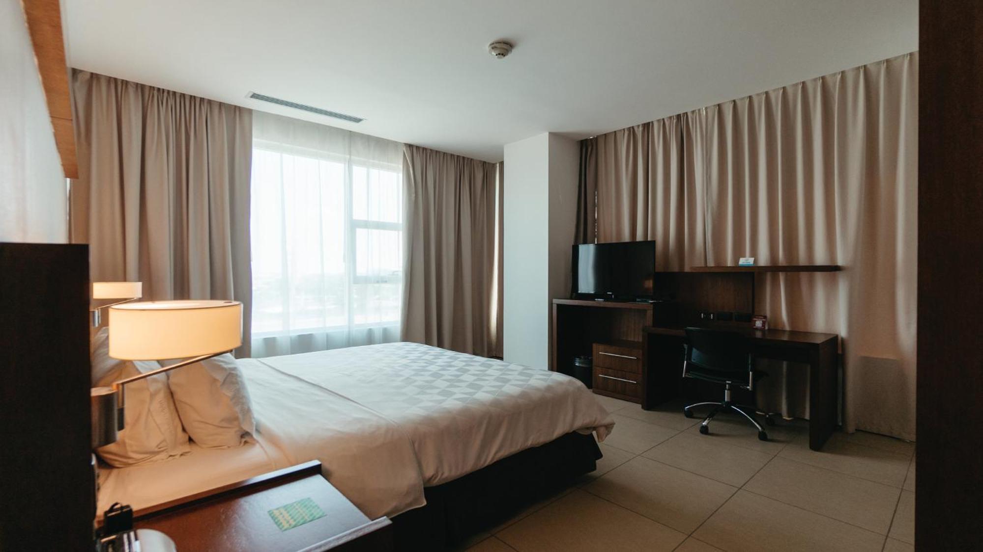 Holiday Inn Guayaquil Airport By Ihg Екстериор снимка A bedroom at the Residence Inn