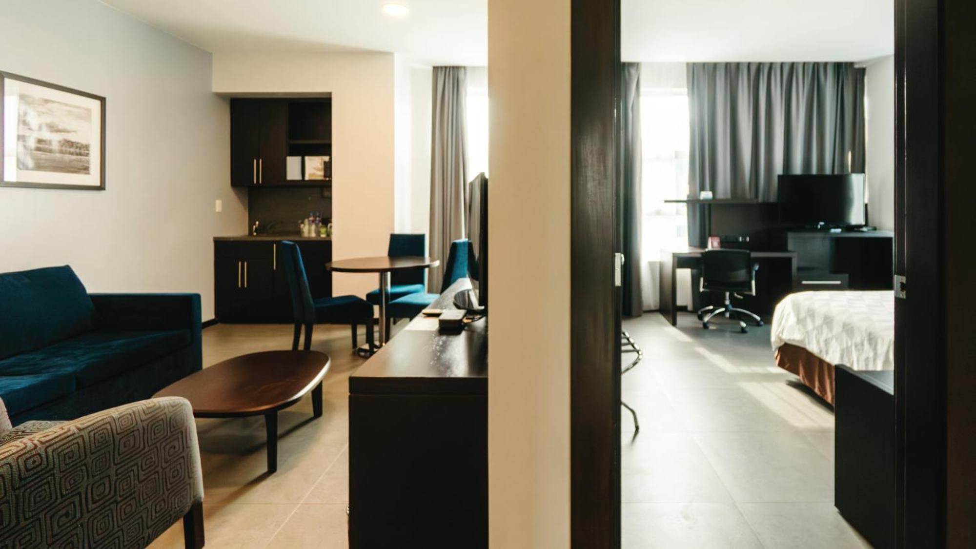 Holiday Inn Guayaquil Airport By Ihg Екстериор снимка A typical studio apartment