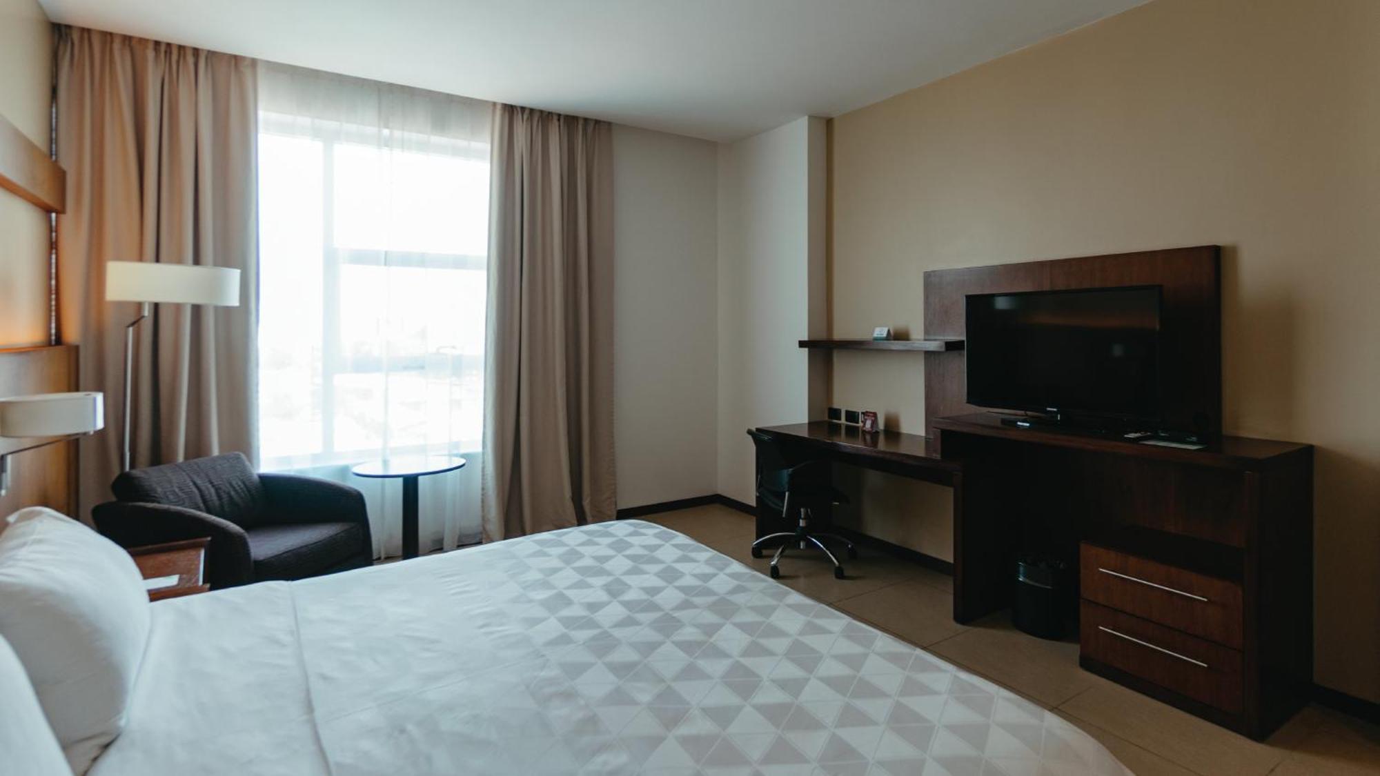 Holiday Inn Guayaquil Airport By Ihg Екстериор снимка A room at the hotel