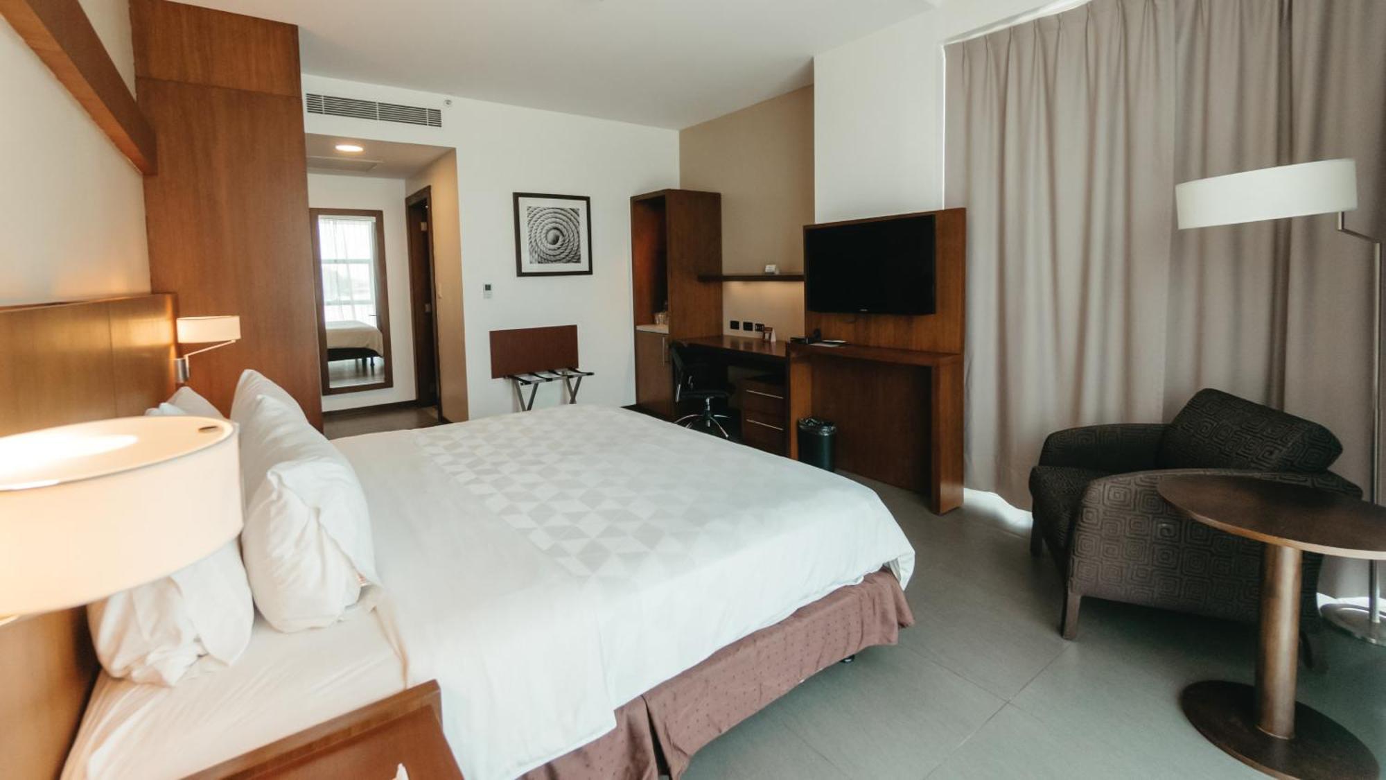 Holiday Inn Guayaquil Airport By Ihg Екстериор снимка A room at the hotel