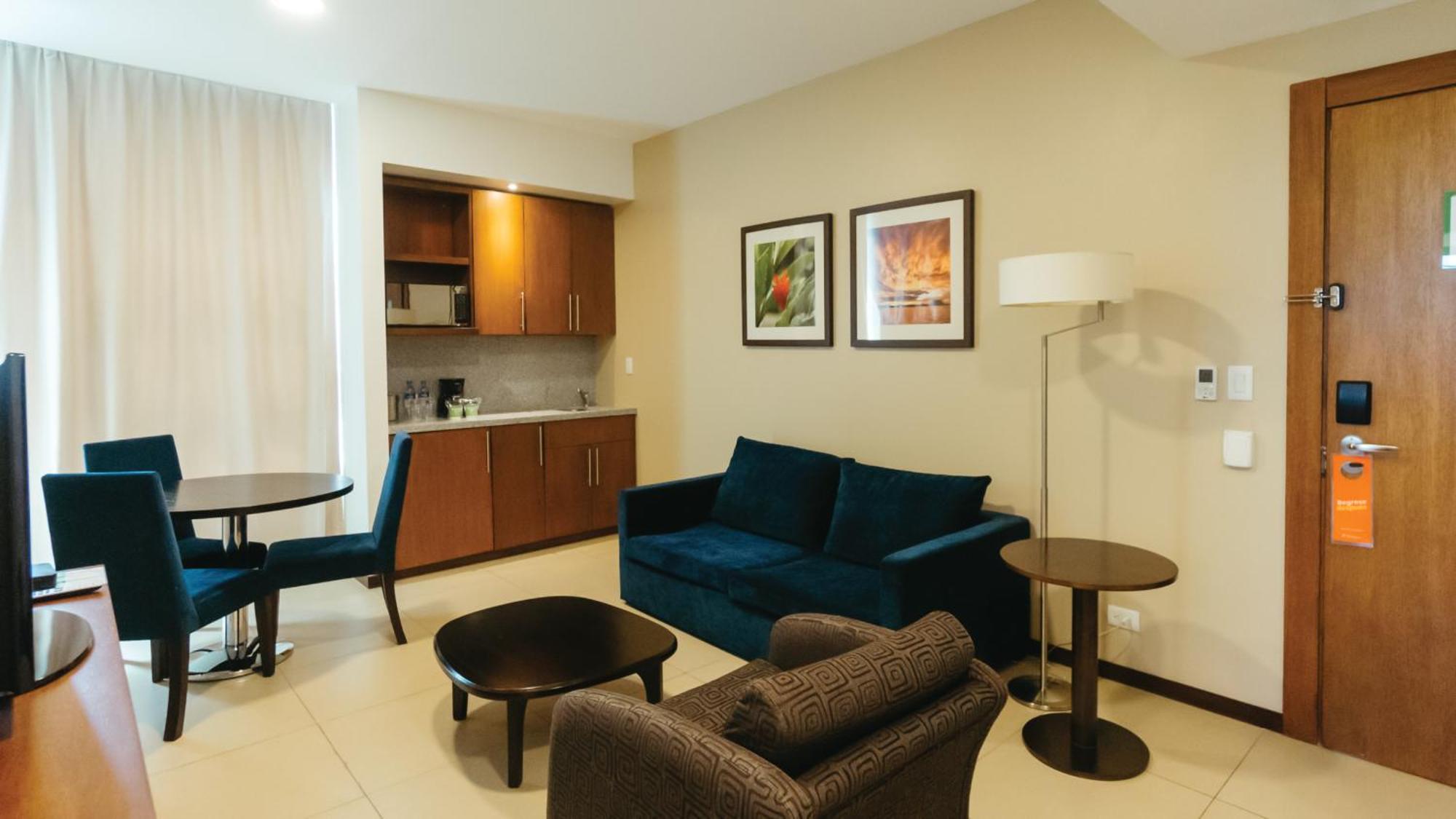 Holiday Inn Guayaquil Airport By Ihg Екстериор снимка Living room