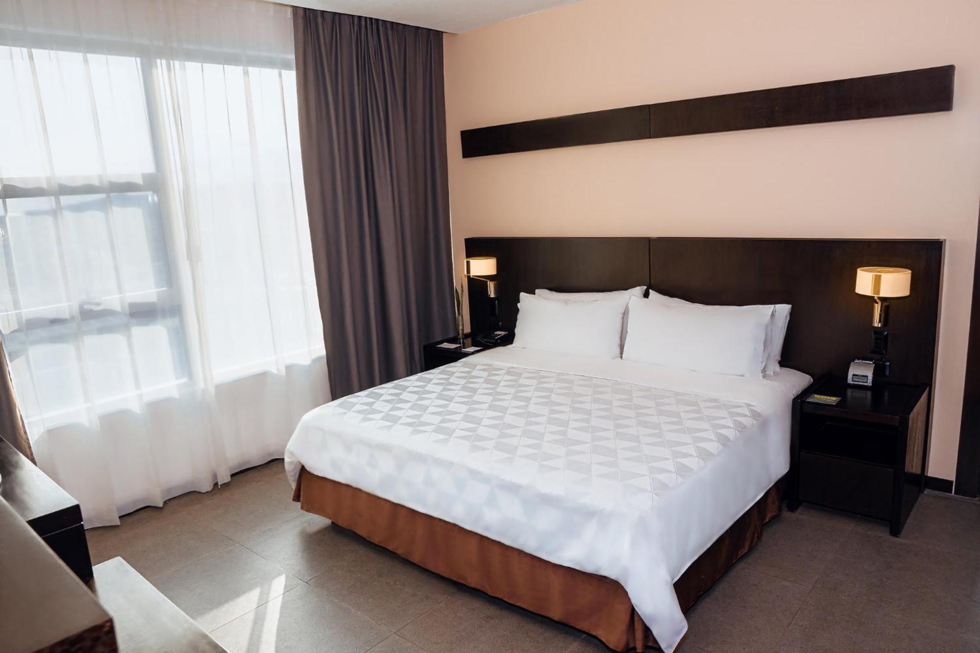 Holiday Inn Guayaquil Airport By Ihg Екстериор снимка A bedroom at the hotel