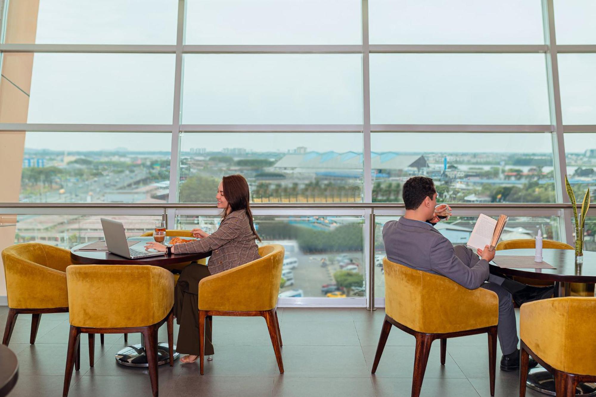 Holiday Inn Guayaquil Airport By Ihg Екстериор снимка The lounge at the airport