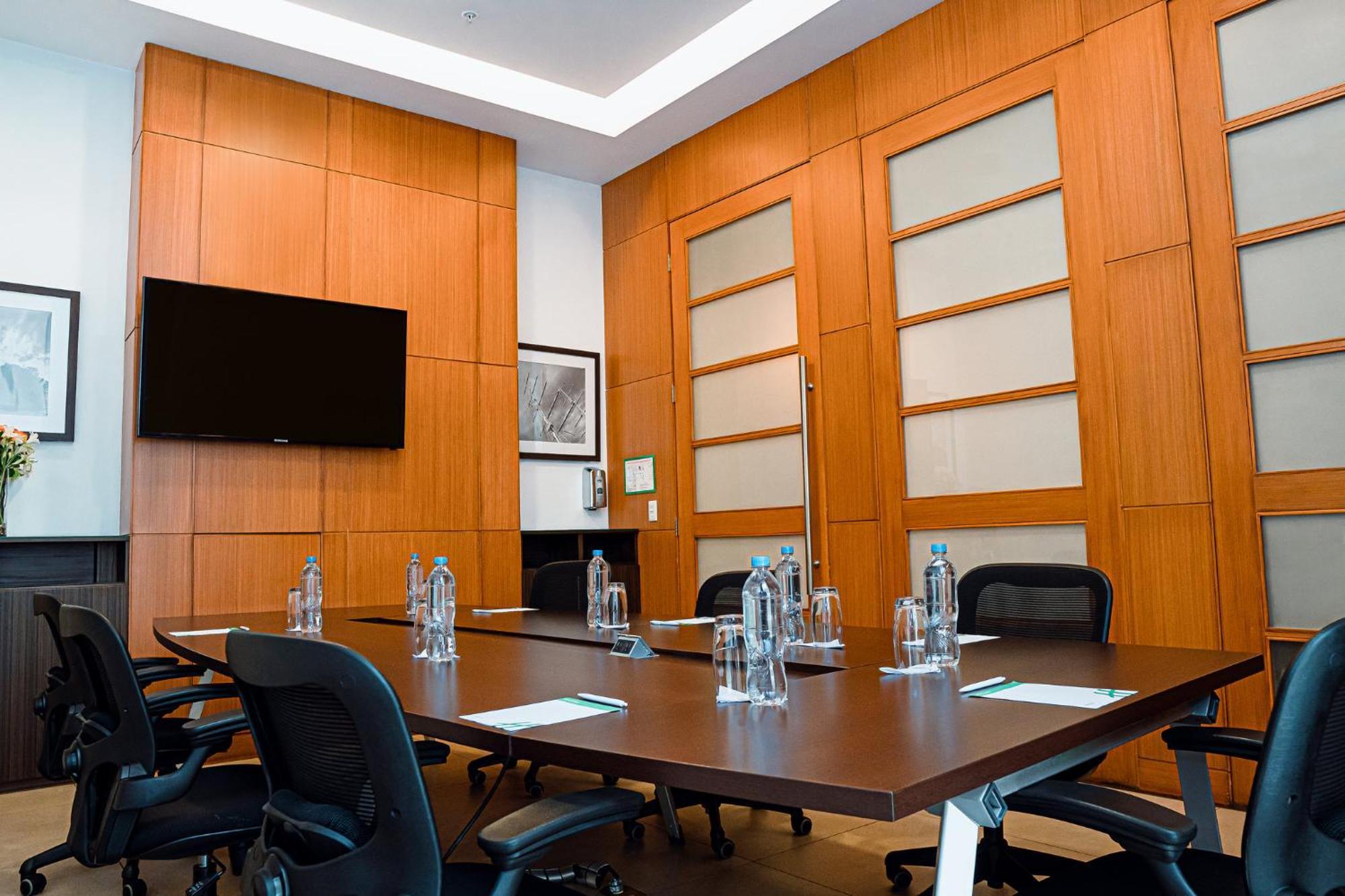 Holiday Inn Guayaquil Airport By Ihg Екстериор снимка Meeting room at the headquarters of the African Union