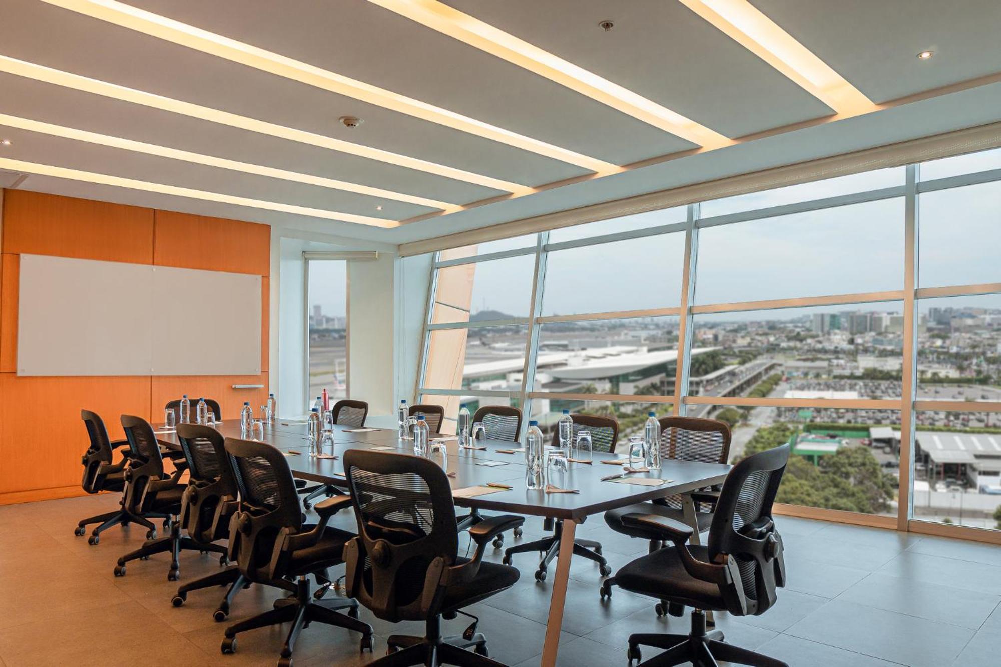 Holiday Inn Guayaquil Airport By Ihg Екстериор снимка Meeting room