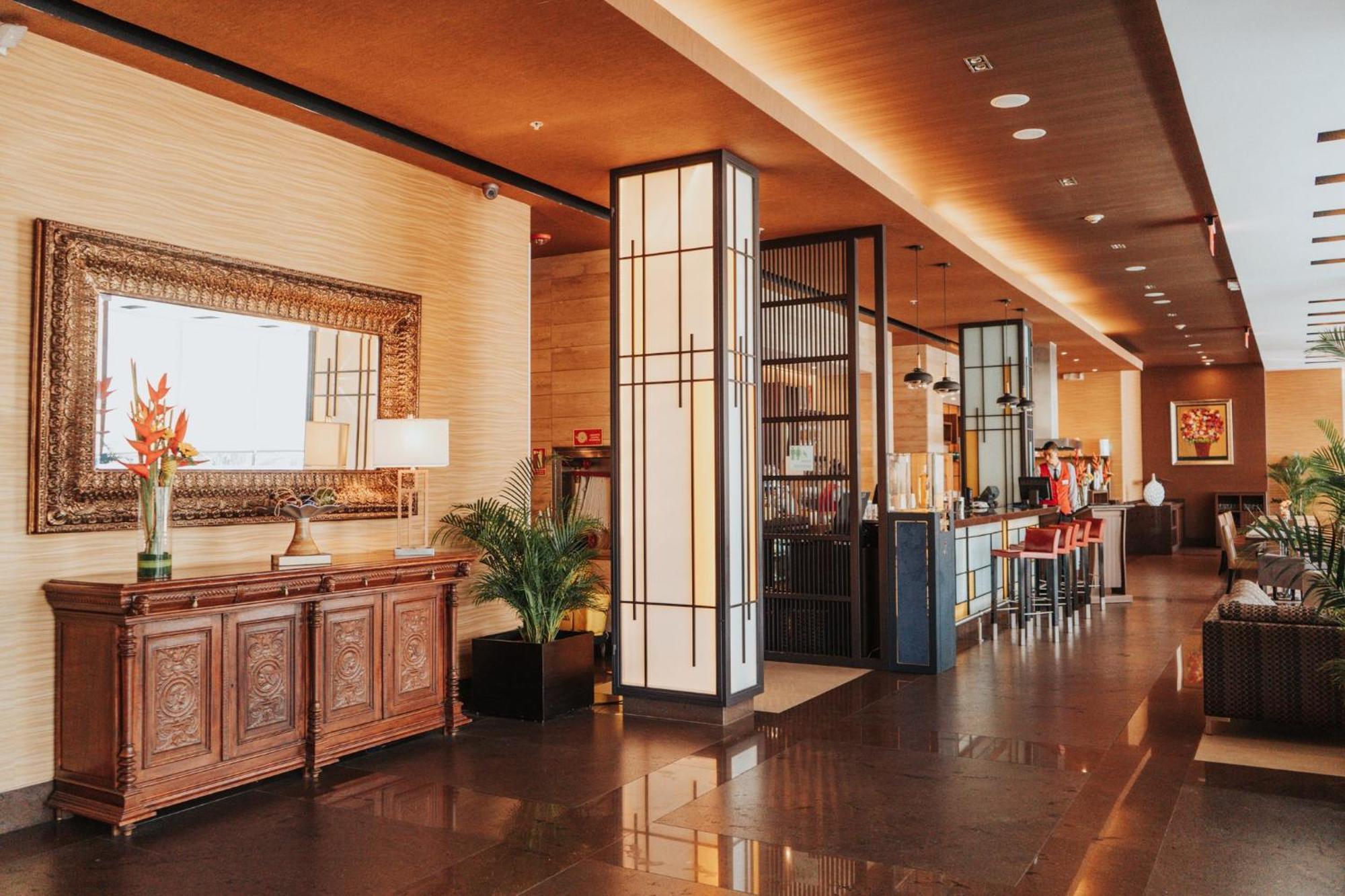 Holiday Inn Guayaquil Airport By Ihg Екстериор снимка The interior of the lounge