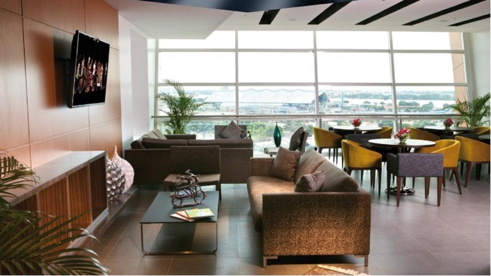 Holiday Inn Guayaquil Airport By Ihg Екстериор снимка The Club Lounge at KLIA
