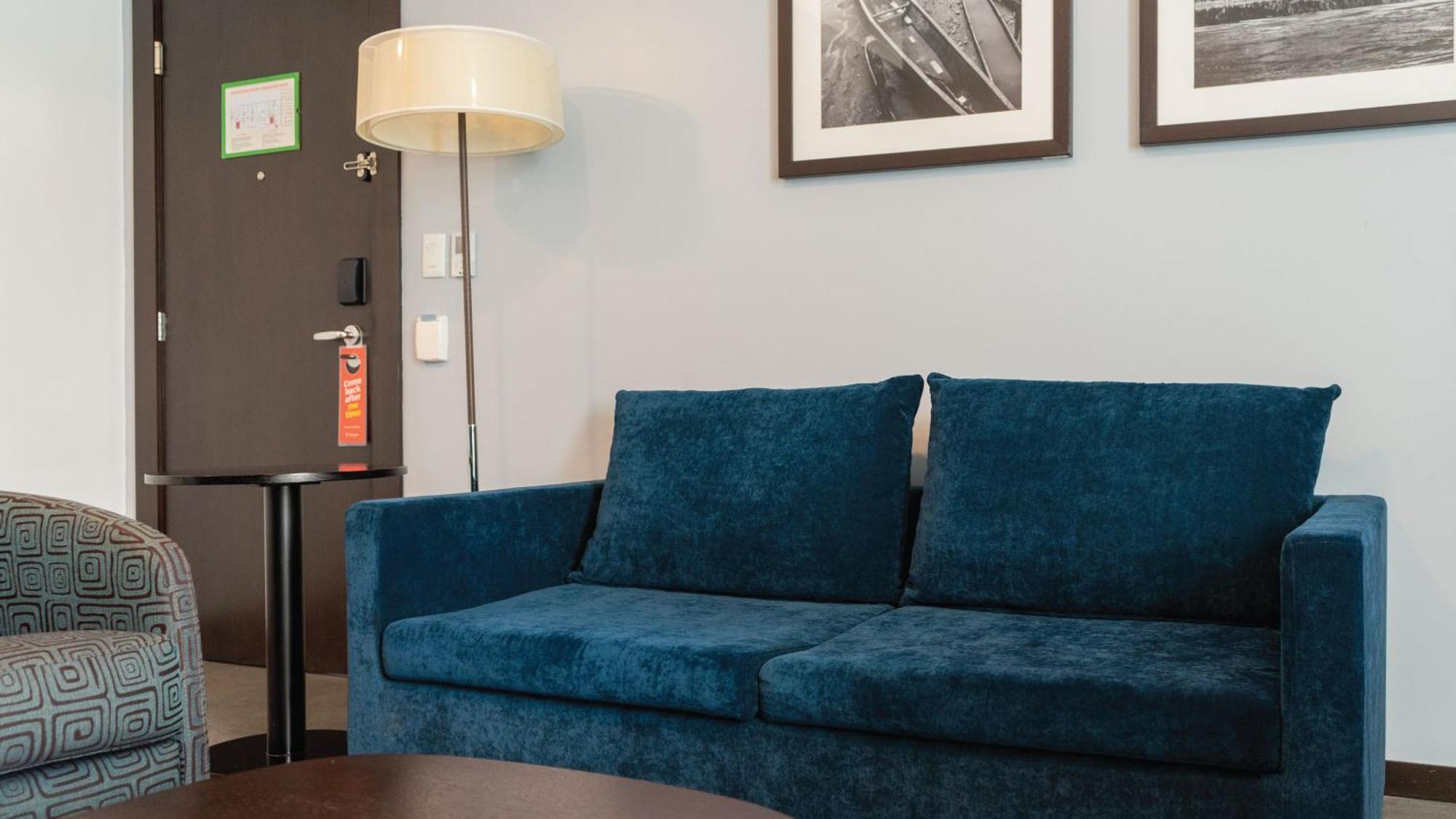Holiday Inn Guayaquil Airport By Ihg Екстериор снимка A sofa
