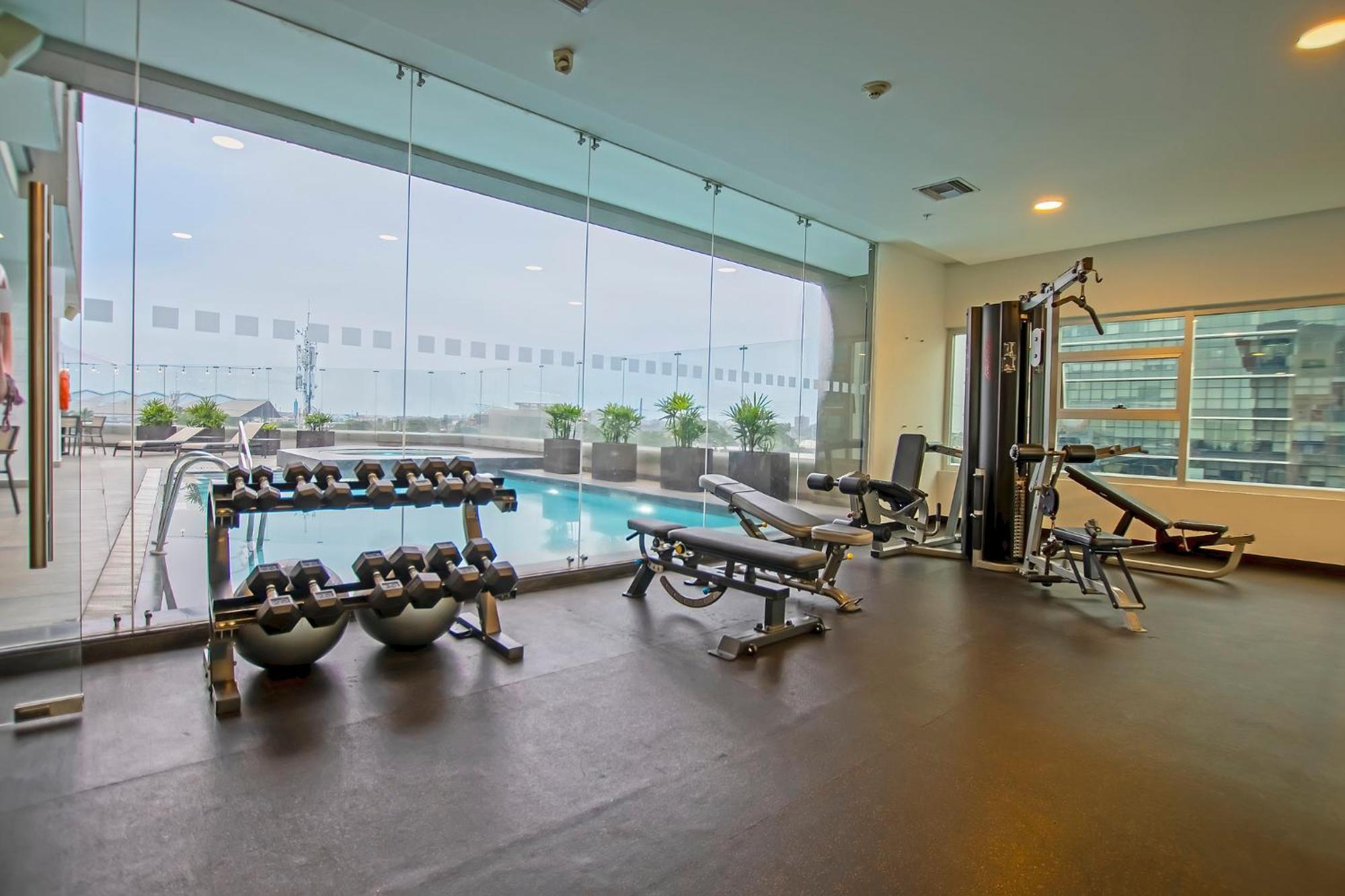 Holiday Inn Guayaquil Airport By Ihg Екстериор снимка The gym at the 33rd floor